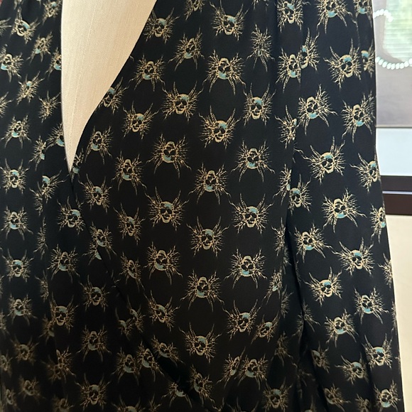 House of Harlow Long Sleeve Blouse With One Button on Back. Size medium - Picture 9 of 10